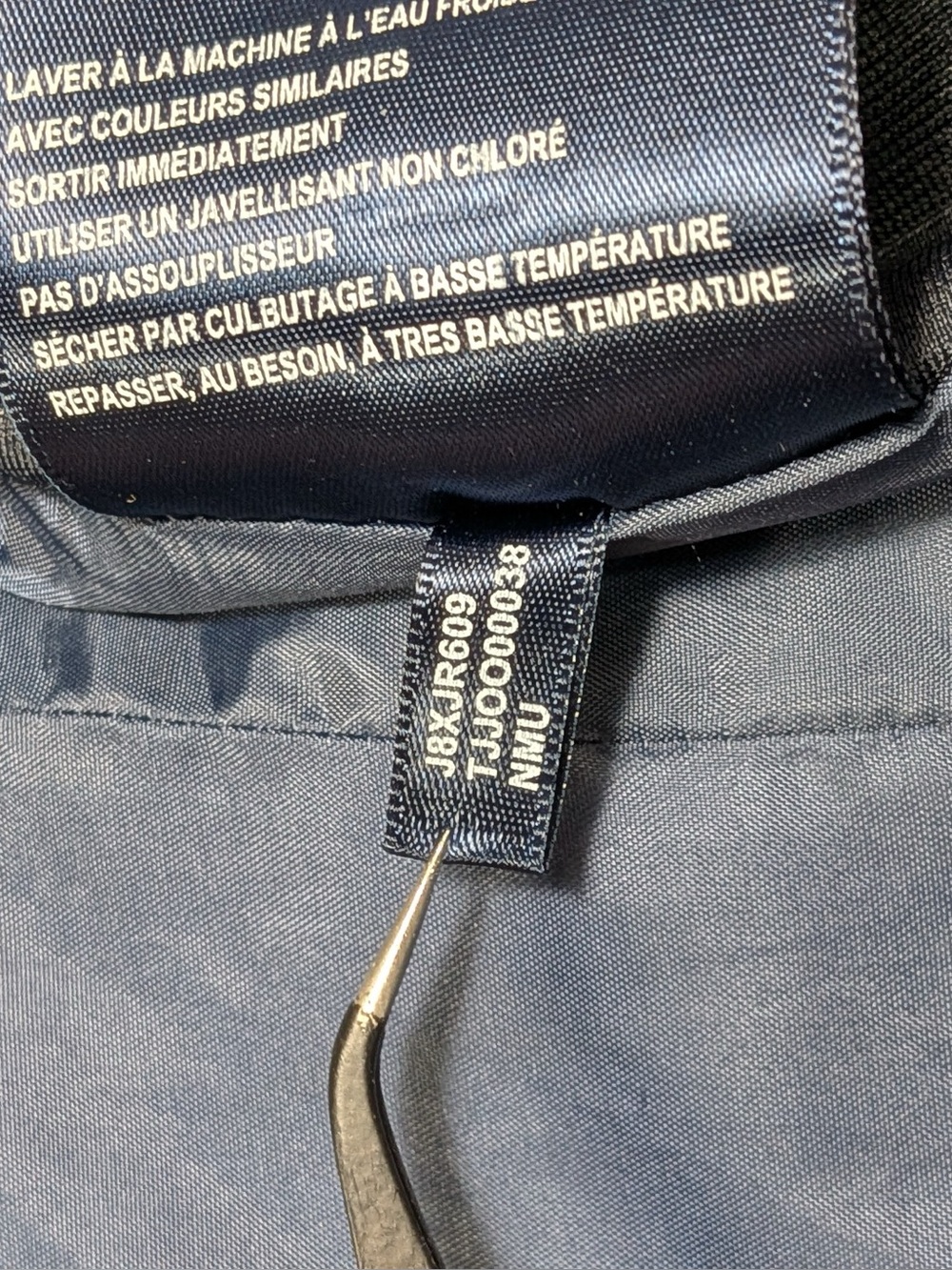 Tommy Hilfiger Quilted Chevron Puffer Vest- with flaw - Picture 12 of 12